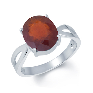 Garnet gold ring